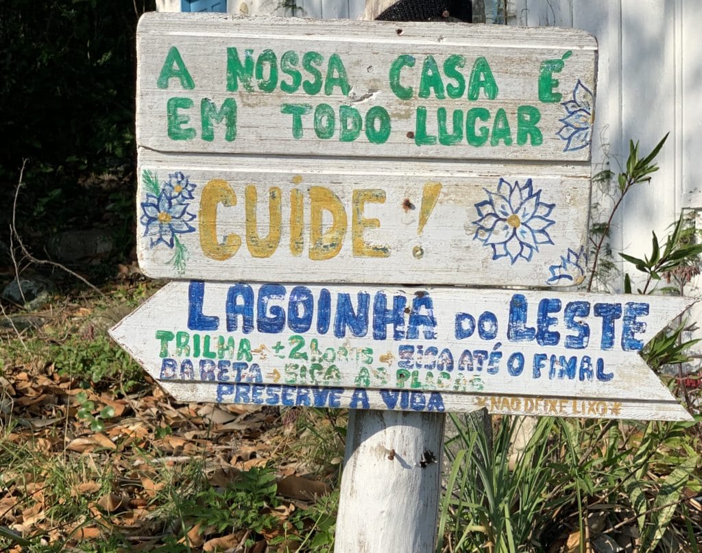 Trail signage toward Praia da Lagoinha do Leste