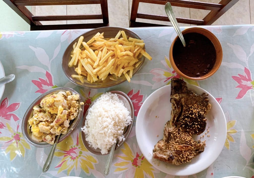 Main course: chuleta with sides