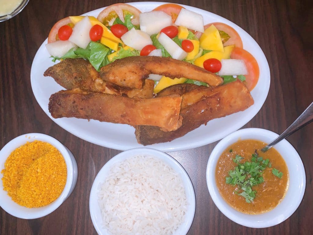 Fried tambaqui ribs and sides