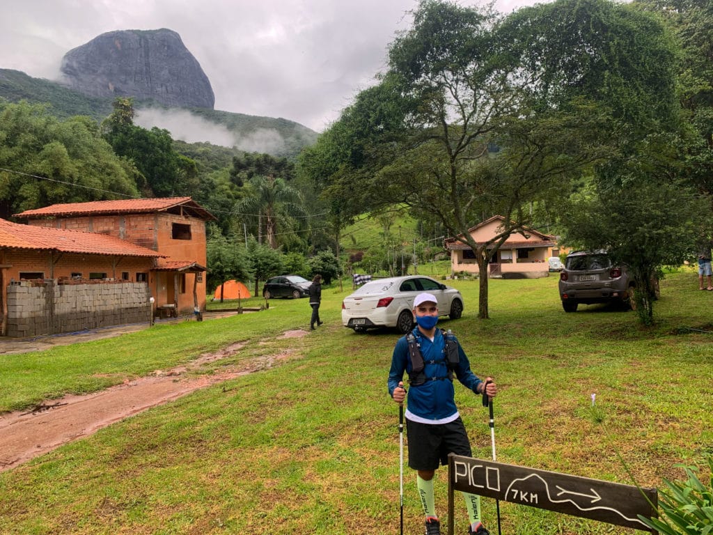 Start of the Pico do Papagaio trail via the campground