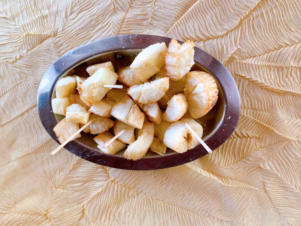 Fried cassava served at Casa do Barreado