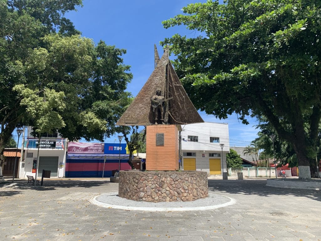Statue on Ilha dos Valadares