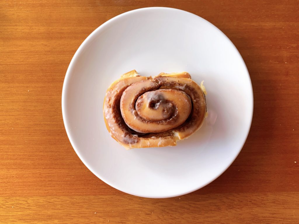 Cinnamon roll at Empório Santa Angela