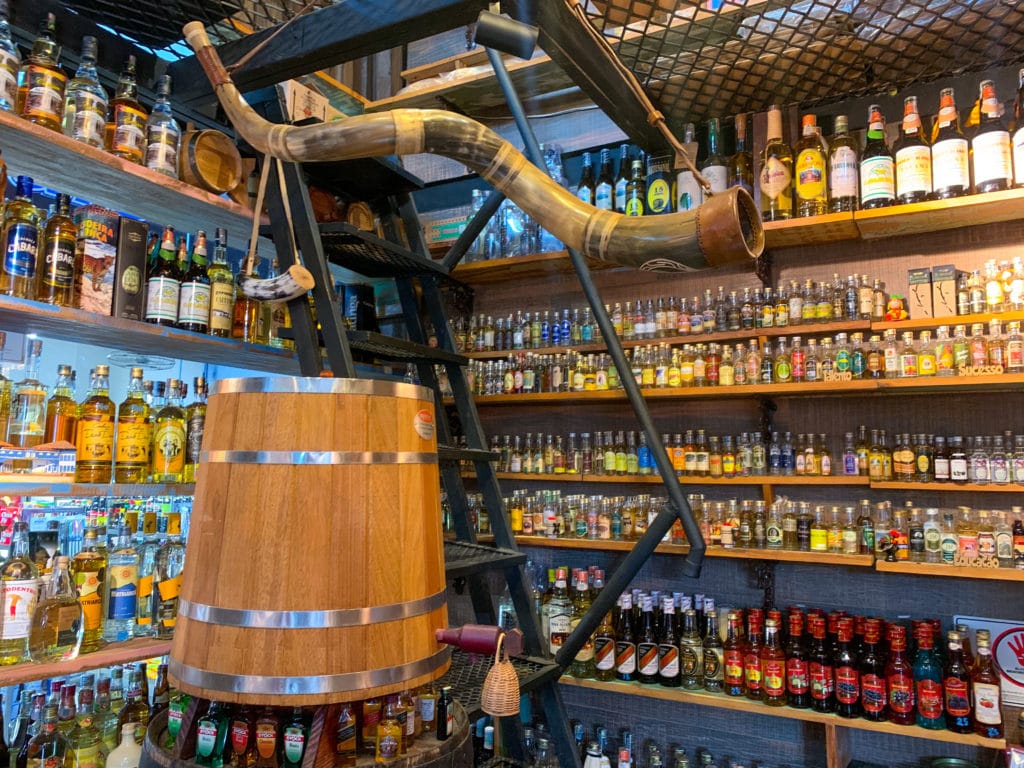 Empório 21 cachaça shop inside Mercadão Central