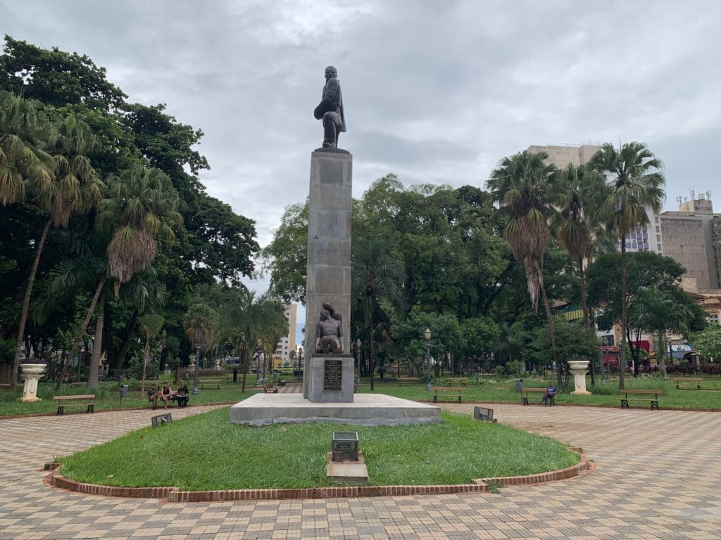 Praça XV de Novembro with the Glória statue, Ribeirão Preto