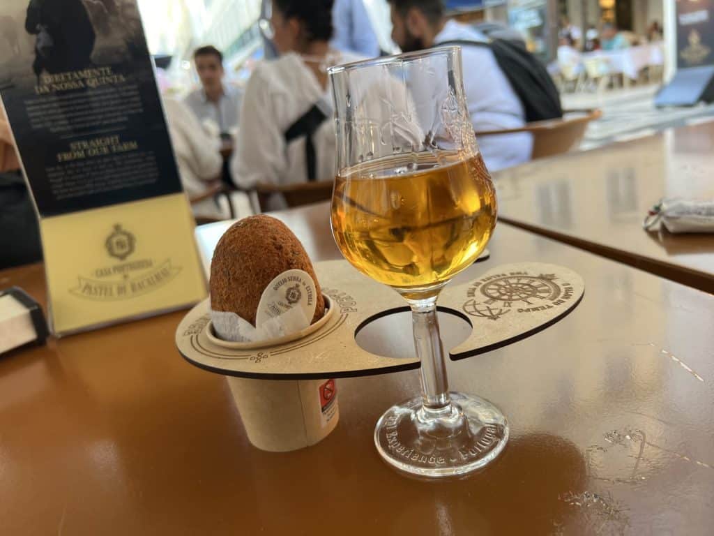 Bolinho de bacalhau with port wine