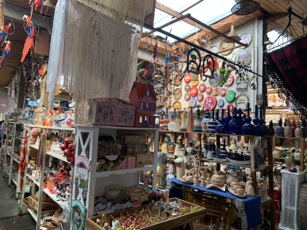 Decorative items at Cabana do Jacarandá