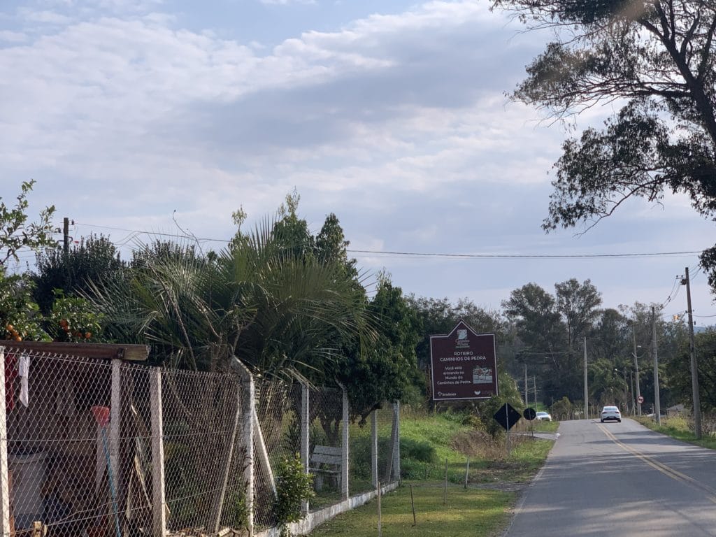 Caminhos de Pedra signage