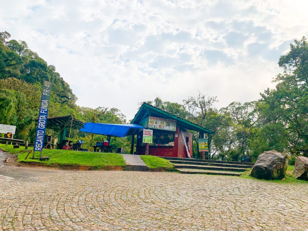 Roadside rest stops on Estrada da Graciosa
