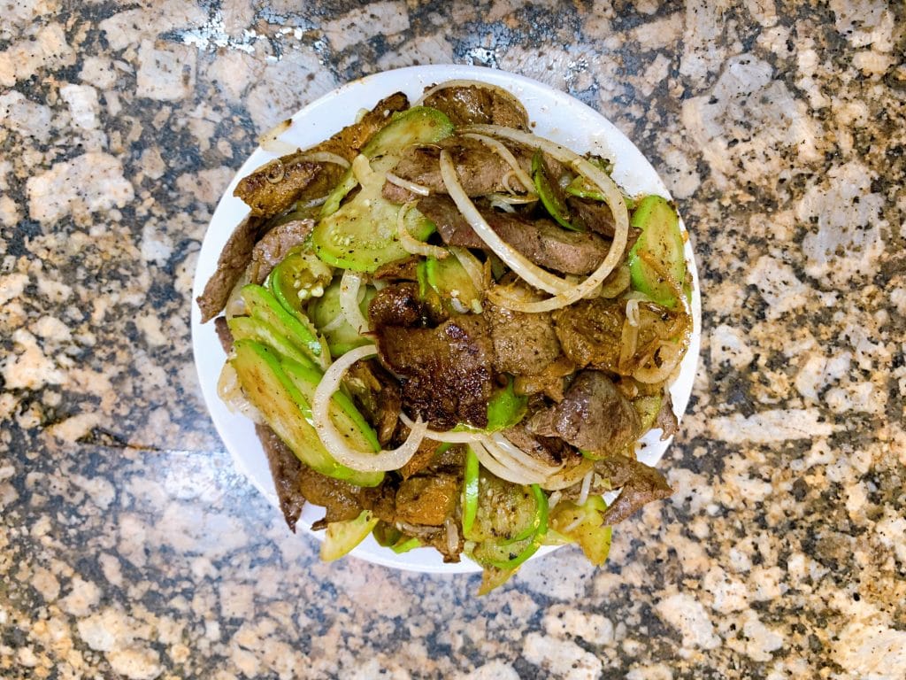 Liver with jiló at the Mercado Central de Belo Horizonte