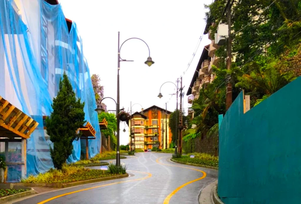 Rua Emílio Sorget, known as Rua Torta, in Gramado