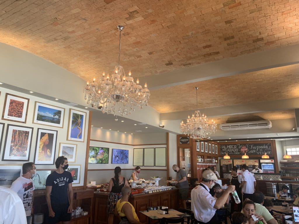 Indoor dining room at Vesúvio