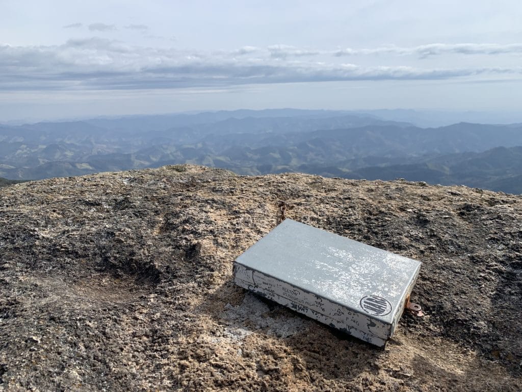 Summit log at Pico do Itaguaré