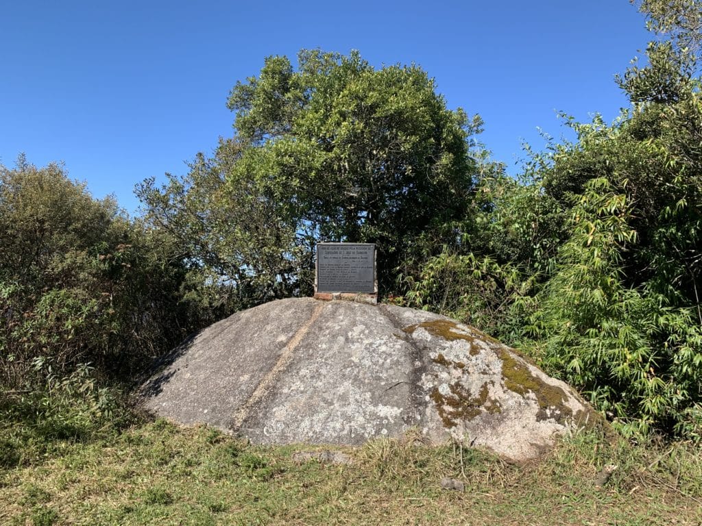 Sign at the summit of Pico do Tira Chapéu