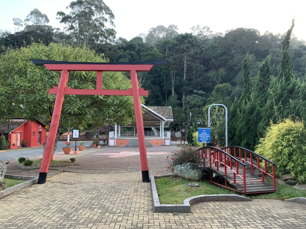 Praça do Artesão with its Japanese garden