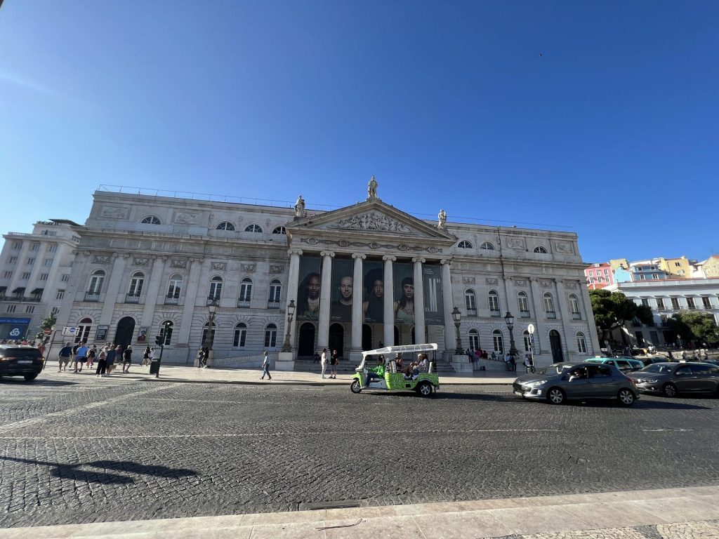 Teatro Nacional Dona Maria II, Praça do Rossio