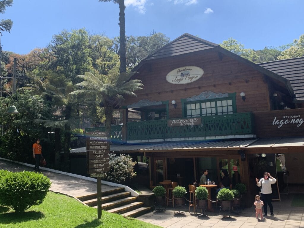 Restobar Gramado, Lago Negro