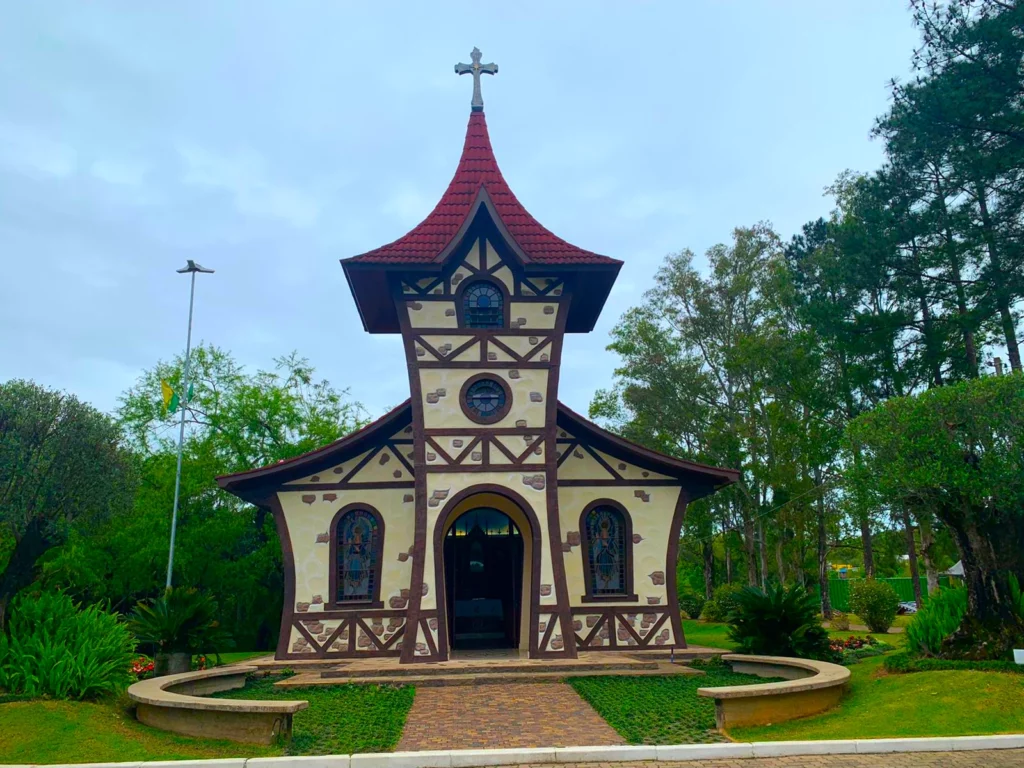 Igreja Mãe Santíssima, inside the Shopping Alles Blau
