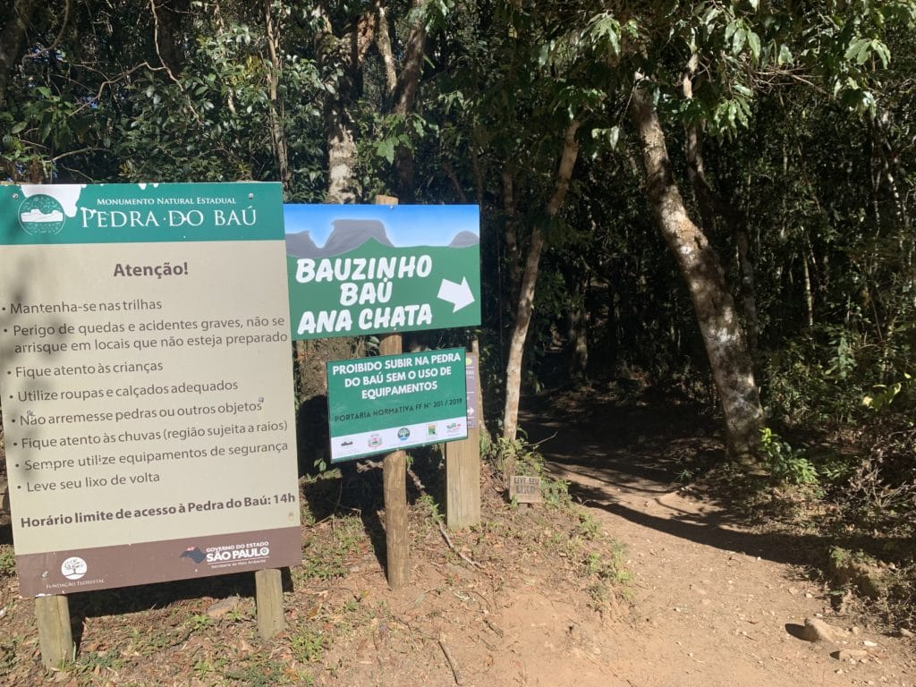 Trail signage in São Bento do Sapucaí