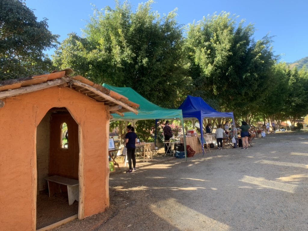 Outdoor craft market at Quilombo