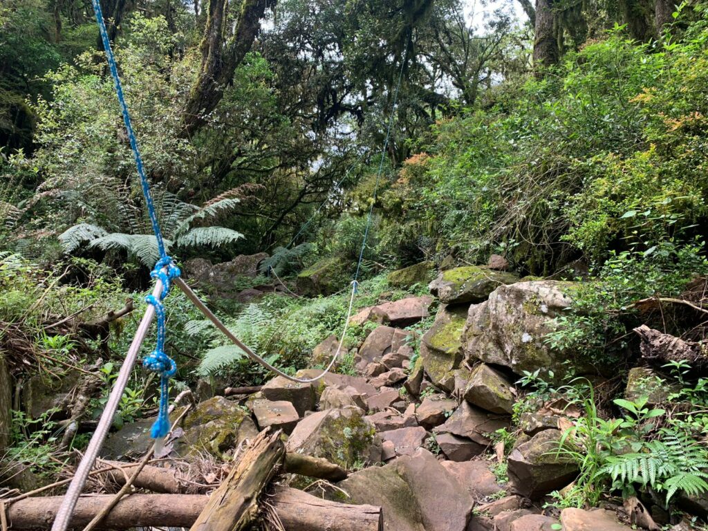 Rocks along the trail to Cachoeira do Avencal