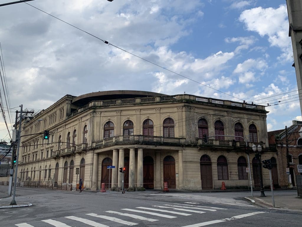 Teatro Coliseu, the largest in the city