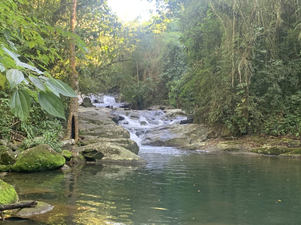 Três Cachoeiras waterfall right along the road