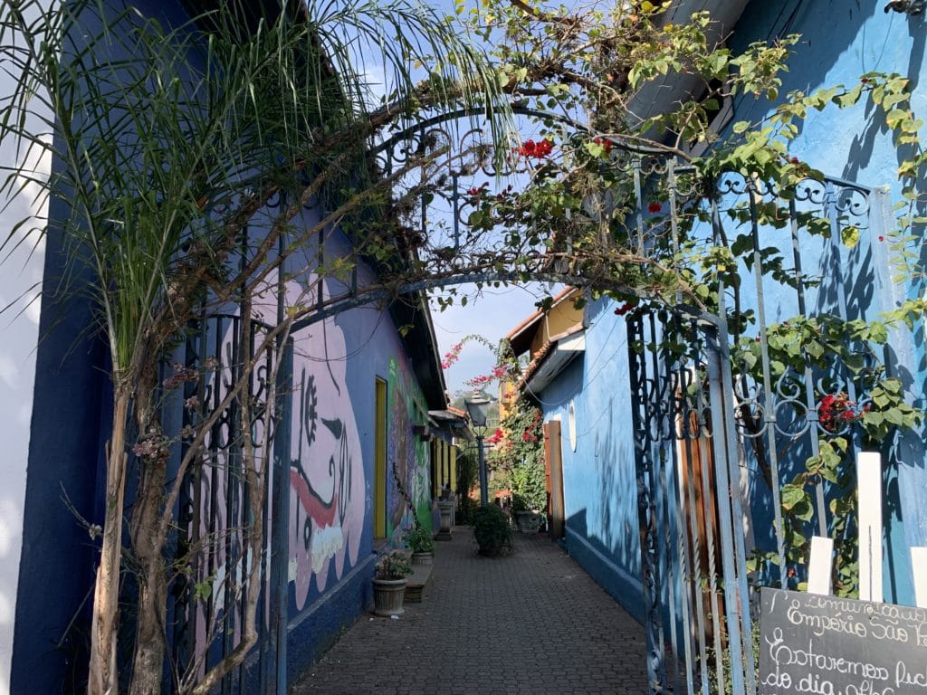 Viela das Lavadeiras, entrance on Rua Nossa Senhora do Rosário