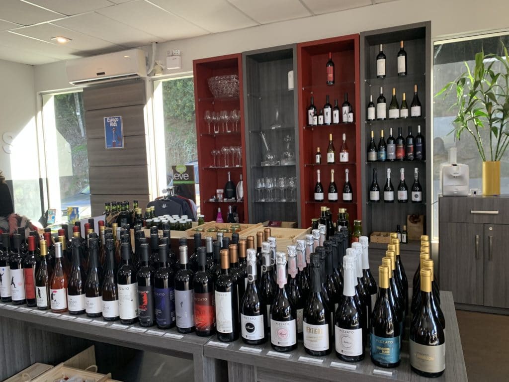 Vinícola Pizzato, Bento Gonçalves, shop interior