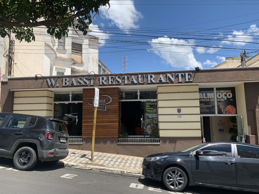 W. Bassi Restaurante, per-kilo restaurant